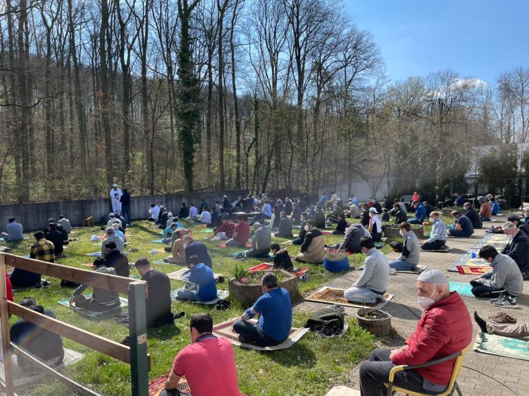 Açık Havada Cuma Namazı