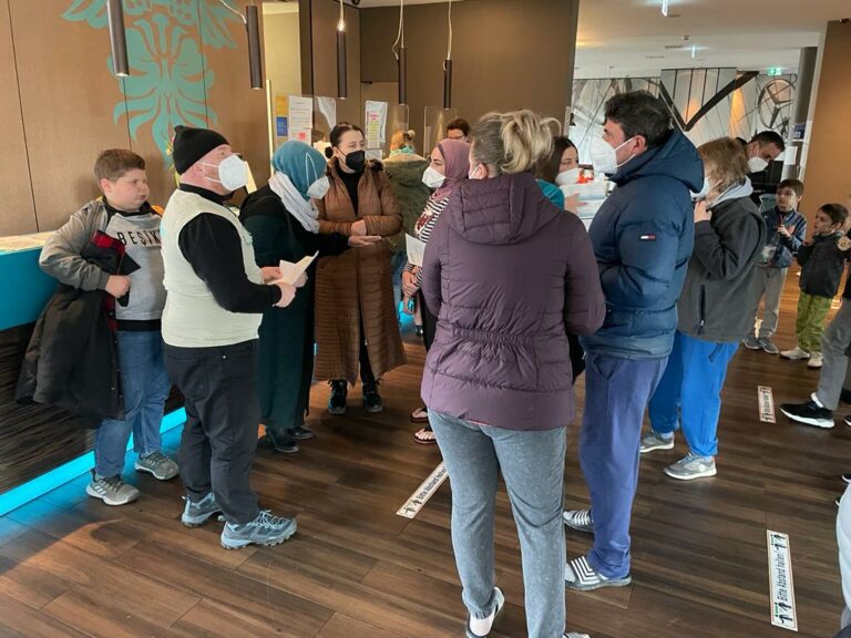 İslam Toplumu Milli Görüş Teşkilatı HASENE Yardım Derneği Stuttgart’daki Ukraynalı Mültecileri Yalnız Bırakmadı.