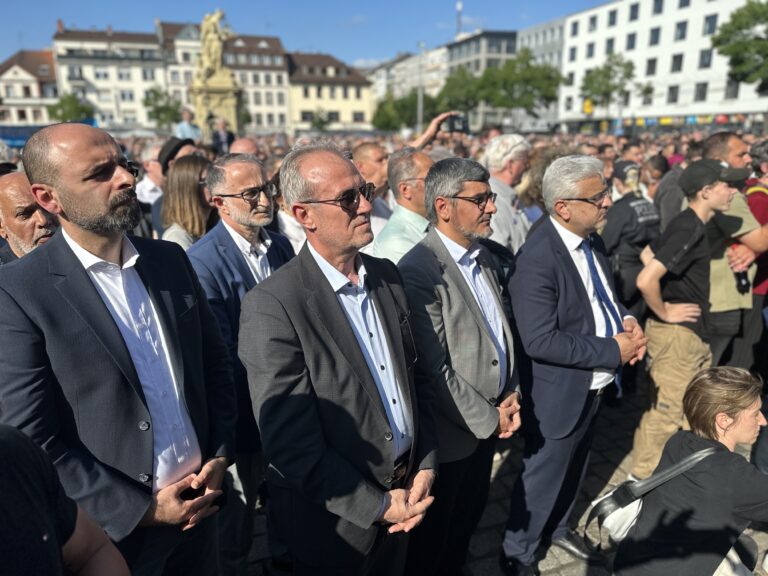 IGMG bekundet Anteilnahme und Solidarität bei Mahnwache in Mannheim